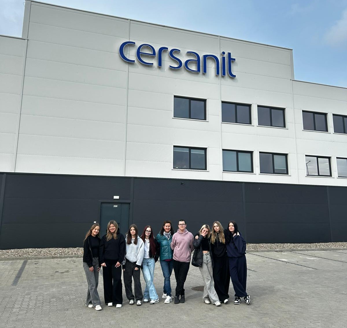 Handlowcy i Logistycy ze Staszica z wizytą w CERSANIT S. A.  w Iłży